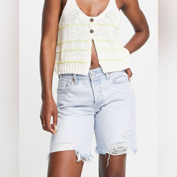 NWT Levi's 90's 501 Distressed High Rise Button Fly Denim Short in light wash 24 - Picture 3 of 10